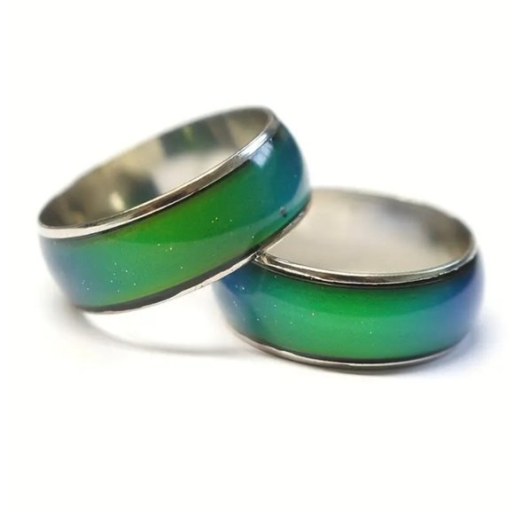 Beautiful Mood Rings with 12 Changing Colors (Sizes #6-11) - Picture 8 of 10